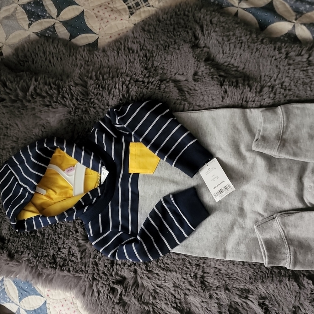 Carters longsleeve body suit